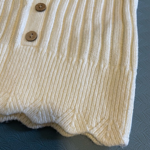 A&F Cream Ribbed Button-Down Tank Top - Picture 2 of 3